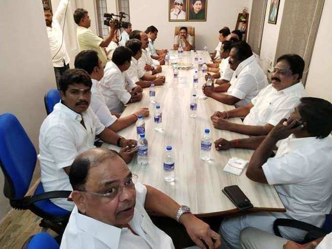 !8 Mlas Meeting