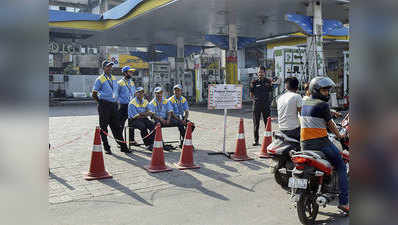 पेट्रोल पंप हड़ताल: ब्लैक में 140 रुपये/लीटर तक बिका पेट्रोल