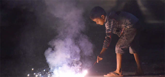 दिवाली पर शाम से 8 से रात 10 बजे तक ही पटाखे जलाए जा सकेंगे।