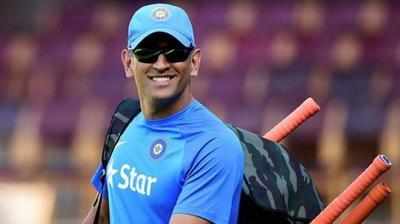 MS Dhoni: விதிமீறிய தல தோனி! - இவருக்கு மட்டும் சலுகையா சர்ச்சையை கிளப்பும் கிரிக்கெட் விமர்சகர்கள்