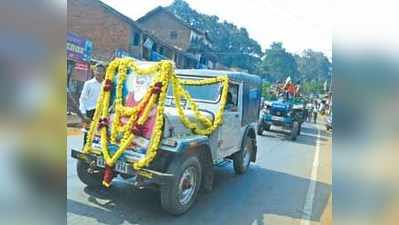 ಯಲ್ಲಾಪೂರದಲ್ಲಿ ಅದ್ಧೂರಿ ಮೆರವಣಿಗೆ