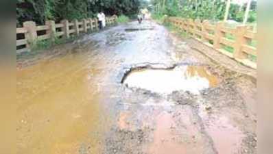 ಕುಮದ್ವತಿ ಸೇತುವೆ ಕುಸಿಯುತ್ತಿದೆ, ಹುಷಾರ್‌!