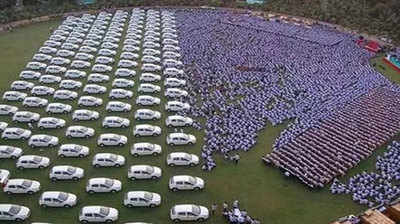 600 கார்களை தீபாவளி போனஸாக வழங்கும் சூரத் வைர வியாபாரி!!