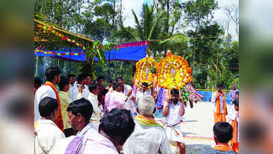 ಹೊಸಳ್ಳಿಯಲ್ಲಿ ಅದ್ಧೂರಿ ಕೆಂಡೋತ್ಸವ