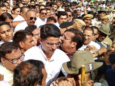 जयपुर: कांग्रेस ने सीबीआई ऑफिस के बाहर किया प्रदर्शन