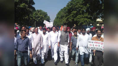 कांग्रेस कार्यकर्ताओं ने चंडीगढ़ में सीबीआई कार्यालय के निकट विरोध प्रदर्शन किया