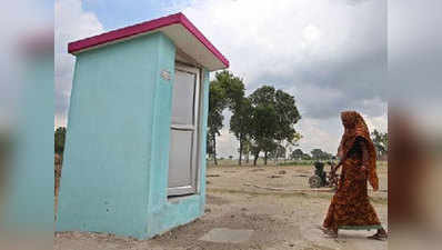लखनऊः प्रधान और सचिव ने अपात्रों को ही बांट दिए शौचालय