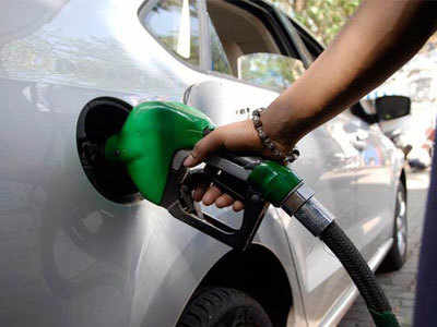 Fuel Prices: पेट्रोल महागलं; कार विक्रीत घट