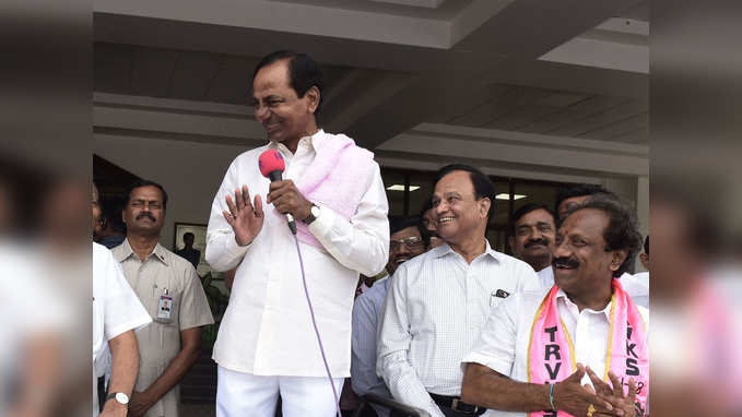 Telangana polls: காபந்த் முதல்வரானார் சந்திரசேகர ராவ்!!