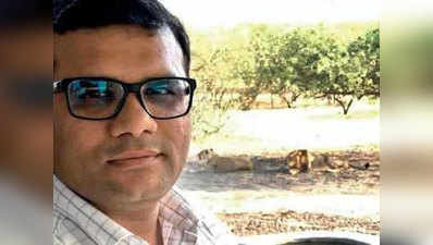राजस्थान: कांग्रेस विधायक ने एशियाई शेरों के साथ ली सेल्फी, विवाद में फंसे