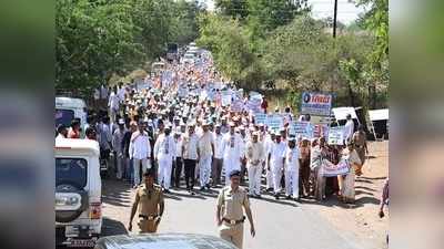 गावांच्या नोंदीसाठी काँग्रेसचा मोर्चा