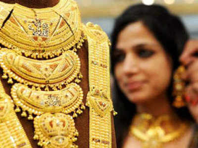 TAX ON GOLD: जानिए भारत में सोना खरीदने और बेचने पर कौन-कौन से टैक्स लगते हैं