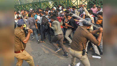 लखनऊ: बीटीसी अभ्यर्थियों पर भीषण लाठीचार्ज, कई जख्मी