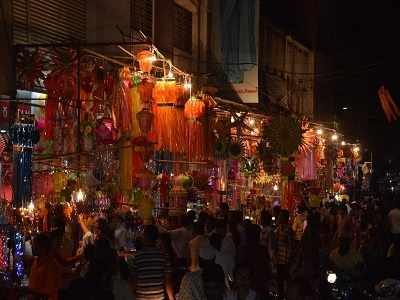 धुळ्यात बाजाराला दिवाळीची झळाळी