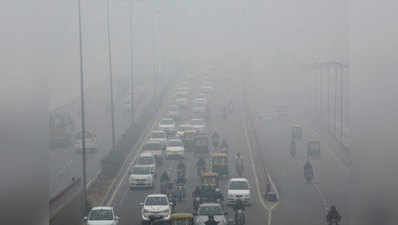 दिल्ली की हवा में सुधार, दिवाली की रात से फिर हो सकती है हालत खराब