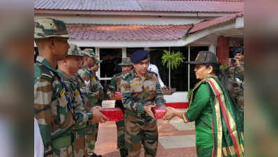 रक्षा मंत्री निर्मला सीतारमण ने अरुणाचल में सेना के जवानों के साथ मनाई दिवाली
