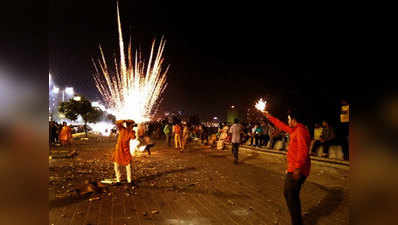 मुंबई: रात 10 बजे के बाद पटाखे फोड़ने पर दो के खिलाफ मामला दर्ज
