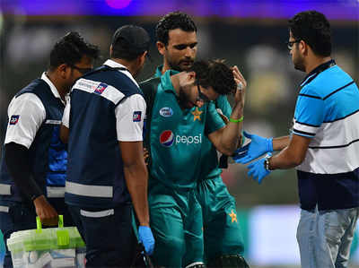 PAK vs New Zealand: पाकिस्तानी बल्लेबाज इमाम-उल-हक के हेलमेट पर लगी गेंद, जांच में खतरे की कोई बात नहीं