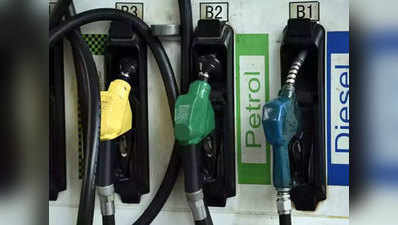 गाड़ियों में तेल भरते हुए पेट्रोल पंप भी फैला रहे प्रदूषण