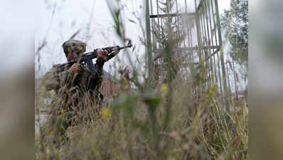 J&K: नियंत्रण रेखा से सटी भारतीय सेना की पोस्टों पर पाक की भारी गोलाबारी, जवान शहीद