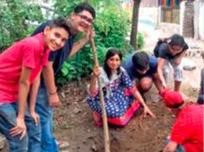 लोग डालते थे कूड़ा, बच्चों ने बना दिया चमन