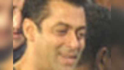 अब आमिर को दबंगई दिखाएंगे सलमान