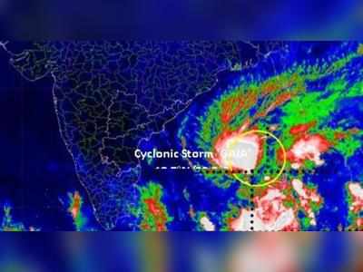 Gaja Cyclone: கஜா புயலின் வேகம் 6 கி.மீ ஆக குறைந்தது!!!