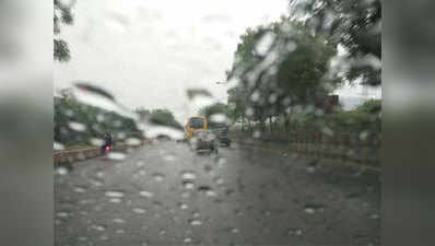 दिल्ली-NCR में बारिश, हवा की गुणवत्ता में मामूली सुधार