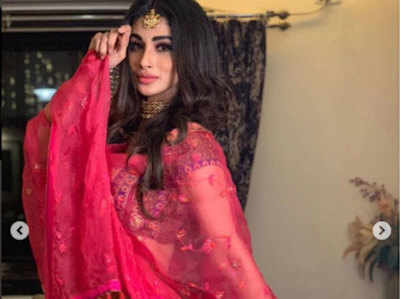 Mouni Roy : पिंक लहंगे में नागिन लुक हो रहा वायरल