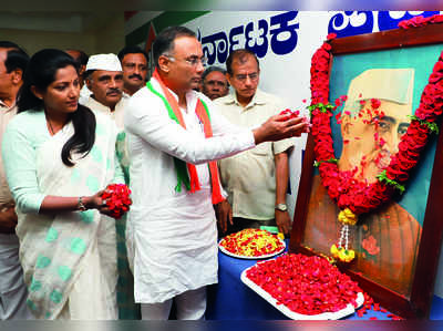 ಬಿಜೆಪಿಯಲ್ಲಿ ಹೀರೊಗಳಿಲ್ಲ, ರಾಜಕೀಯಕ್ಕಾಗಿ ಪಟೇಲ್ ಪ್ರತಿಮೆ ಅನಾವರಣ ಎಂದ ದಿನೇಶ್ ಗುಂಡೂರಾವ್