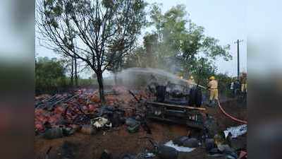 LPG Lorry Accident: ಸಿಲಿಂಡರ್ ತುಂಬಿದ ಲಾರಿ ಪಲ್ಟಿ - ಚಾಲಕ ಸಾವನ್ನಪ್ಪಿರುವ ಶಂಕೆ