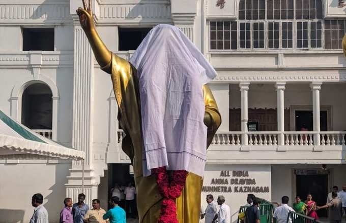 Jayalalithaa Statue in ADMK