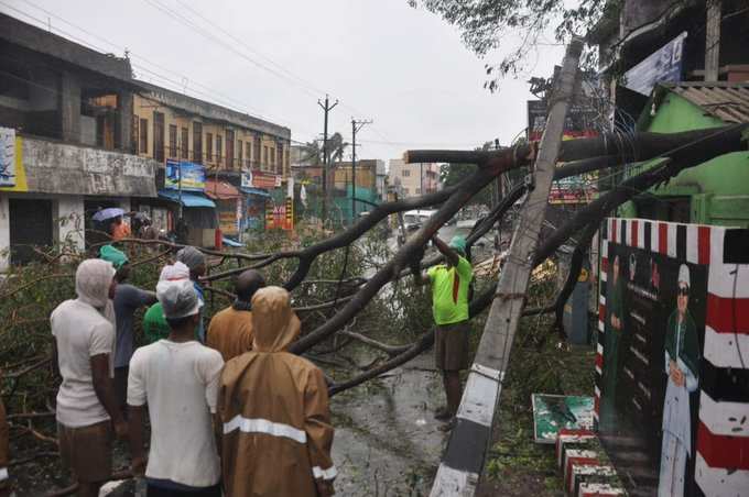 Cyclone Gaja: மதம் கொண்ட‘கஜா’ போட்ட ருத்ரதாண்டவத்த பாருங்க.... புகைப்படங்கள்!