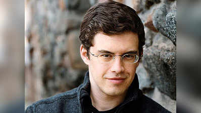 Christopher Paolini  Birthday 19 साल में स्टार बना यह अमेरिकी लेखक