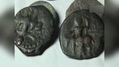 उत्तर प्रदेश: बागपत में खुदाई के दौरान मिले कुषाण काल के प्राचीन सिक्के