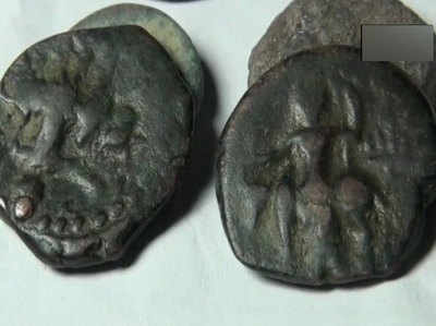 उत्तर प्रदेश: बागपत में खुदाई के दौरान मिले कुषाण काल के प्राचीन सिक्के