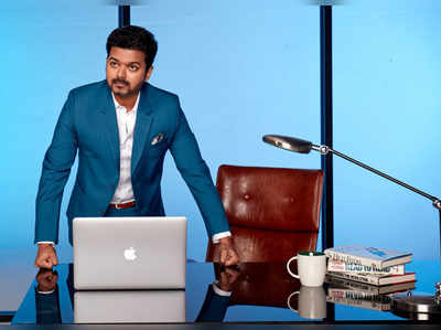 Sarkar Issue: விஜய் ஒரு சமூக விரோதி: கழுவி ஊத்திய பிரபல எழுத்தாளர்