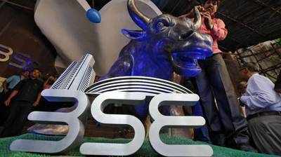 Stock Market News: ఆర్‌బీఐ ఎఫెక్ట్.. మార్కెట్లకు శుభారంభం