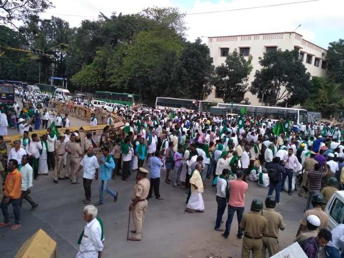 ನೀರು ಸಿಗದೇ ಪರದಾಡಿದ ರೈತರು