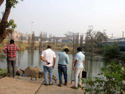 पनवेलमध्ये खड्ड्यात पडून तिघींचा मृत्यू