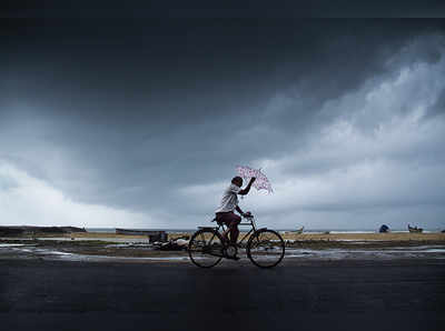 Chennai Weather: சென்னையில் மழை: கருமேகங்கள் திரண்டதால் இருளான நகரம்!