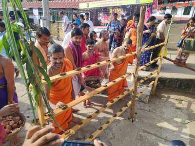 ಉಡುಪಿ ಲಕ್ಷದೀಪಕ್ಕೆ ಹಣತೆಯಿಟ್ಟು ಚಾಲನೆ