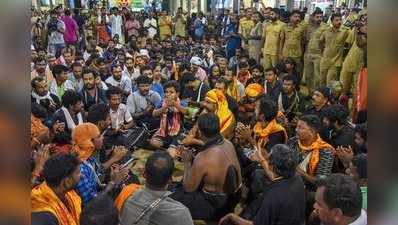 Sabarimala Protest: ദേവസ്വം ബോർഡ് ജീവനക്കാരന് സസ്പെൻഷൻ