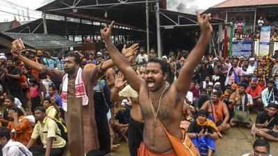 പ്രതിഷേധക്കാരെ എങ്ങനെ തിരിച്ചറിയും; നിരോധനാജ്ഞ എങ്ങനെ നടപ്പാക്കുന്നു: ശബരിമലയിൽ ഇടപെട്ട് ഹൈക്കോടതി