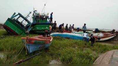 Gaja Cyclone: படகுகள் சேதமான நிலையில் வாழ்வாதாரமின்றி தவிக்கும் மீனவர்கள்!