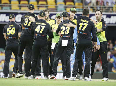 INDvAUS ब्रिसबेन 20: आखिरी ओवर में भारत के हाथ से फिसला मैच