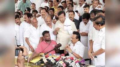 MK Stalin: கஜா புயல் - நிவாரணப் பொருட்களை கொடியசைத்து அனுப்பி வைத்த ஸ்டாலின்