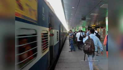 यूपी: भदोही में गुजरात जाने वाली ट्रेनों पर गुस्साए रेल यात्रियों का पथराव