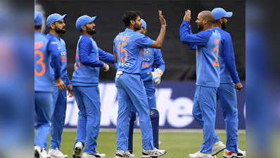 IND vs AUS: भुवी रहे अनलकी, एक ही ओवर में छूटे दो कैच, दोनों विकेट खलील को