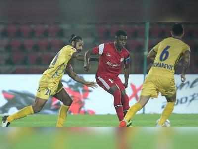 ISL 2018: ഇഞ്ചുറി ടൈമില്‍ പരിക്കേറ്റ് വീണ് വീണ്ടും ബ്ലാസ്റ്റേഴ്സ്